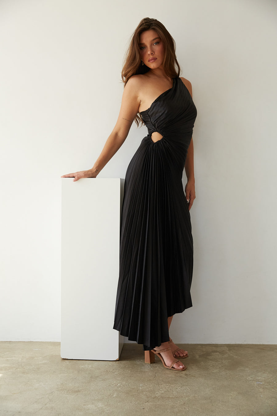 Sylviana | Asymmetric Pleat-Detail Mid-Length Dress